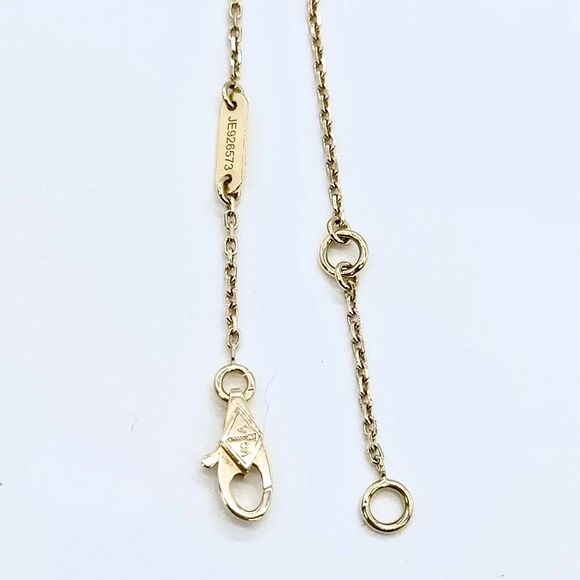 Van Cleef & Arpels Sweet Alhambra MOP and 18K Yellow Gold Necklace circa 2005 - Picture 7 of 8